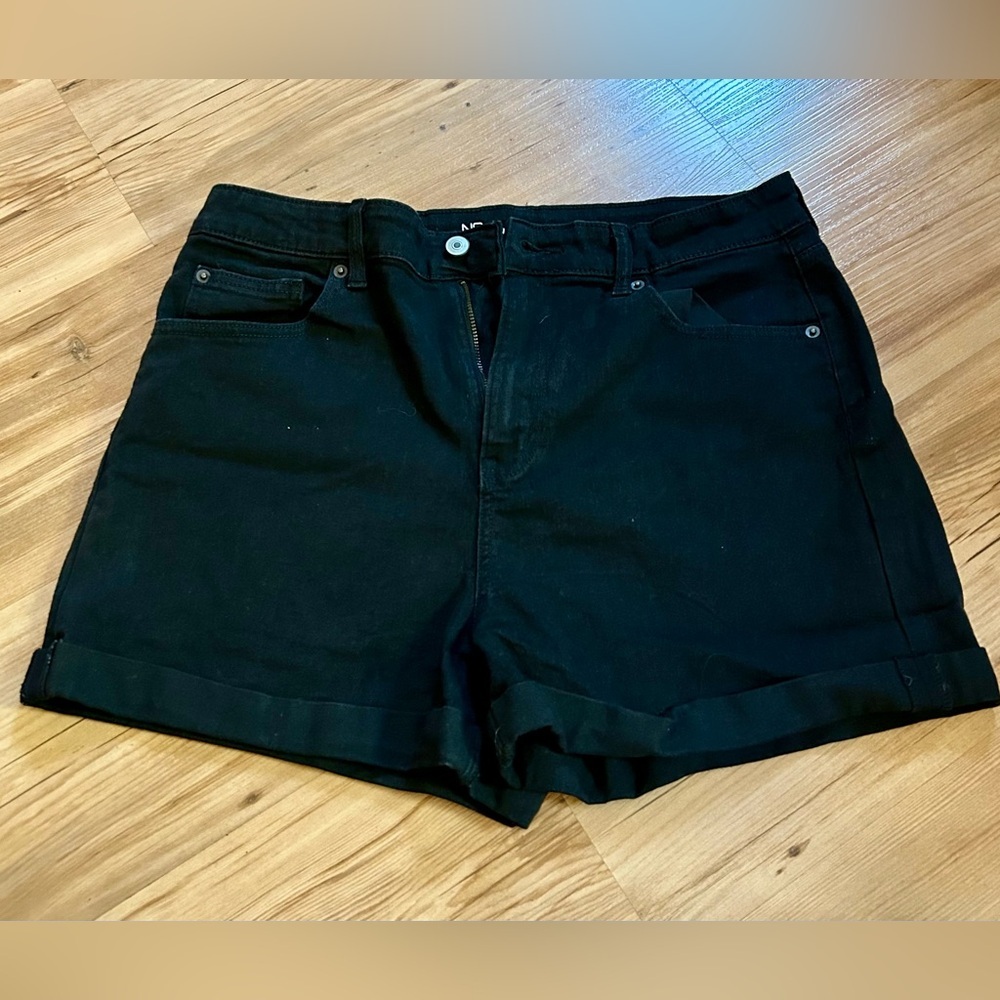 No Boundaries Black Jean Shorts Cuffed Bottom- Size 17 Like New
